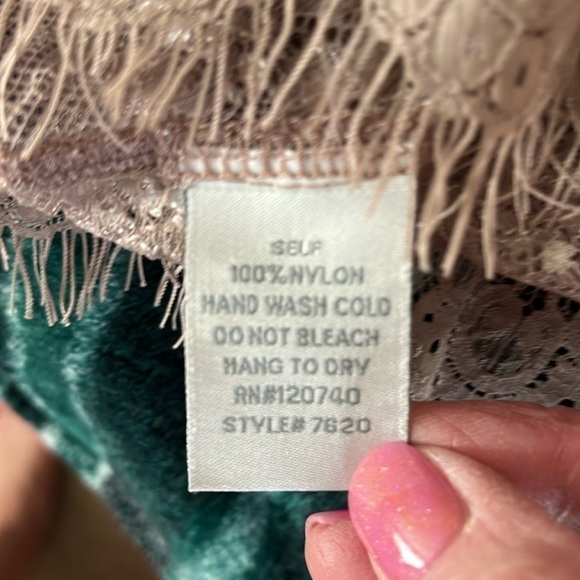 NWT Hem & Thread Women’s Taupe Lace Top, Size Large! - Picture 3 of 7